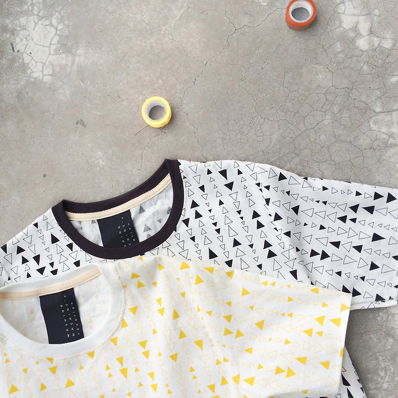 triangles pattern - top shirt【雙 11 限定】 - Women's Tops - Cotton & Hemp Multicolor