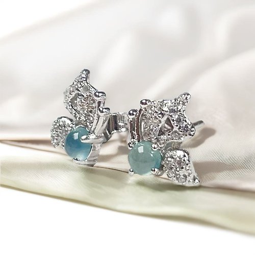 瓔珞珠寶盒 E.L.Jewelry Box 冰天空藍翡翠蛋面蝴蝶耳釘 925純銀 | 天然玉翡翠A貨