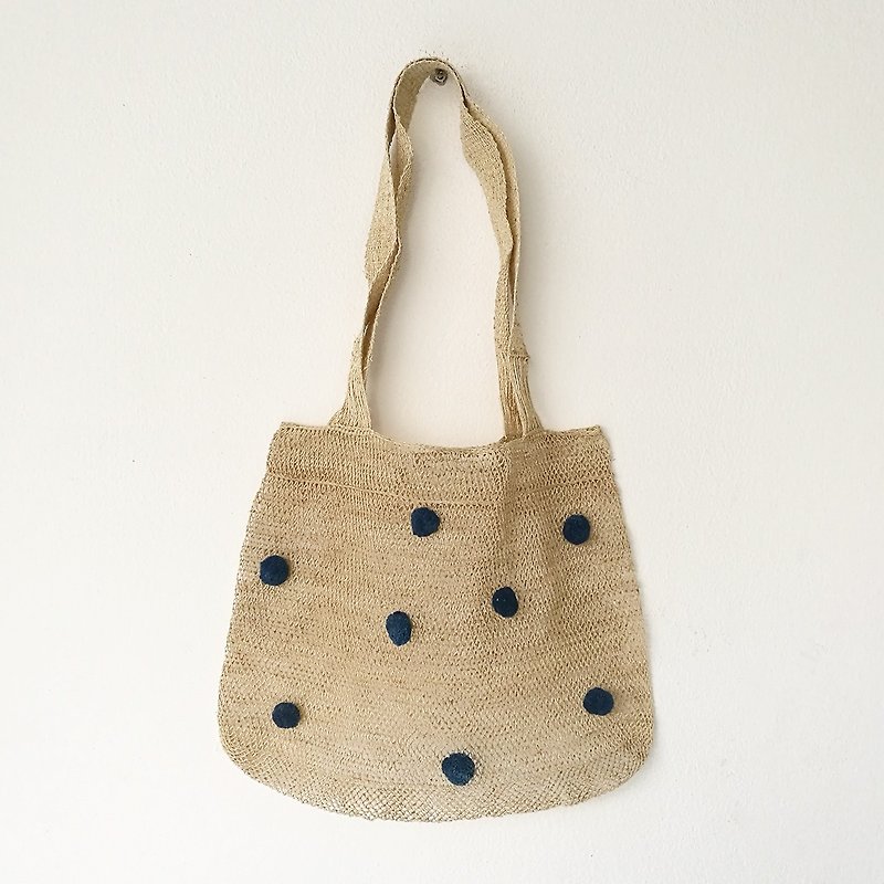 Indigo pompom handbag / handmade from jungle vine - 手袋/手提袋 - 植物．花 藍色