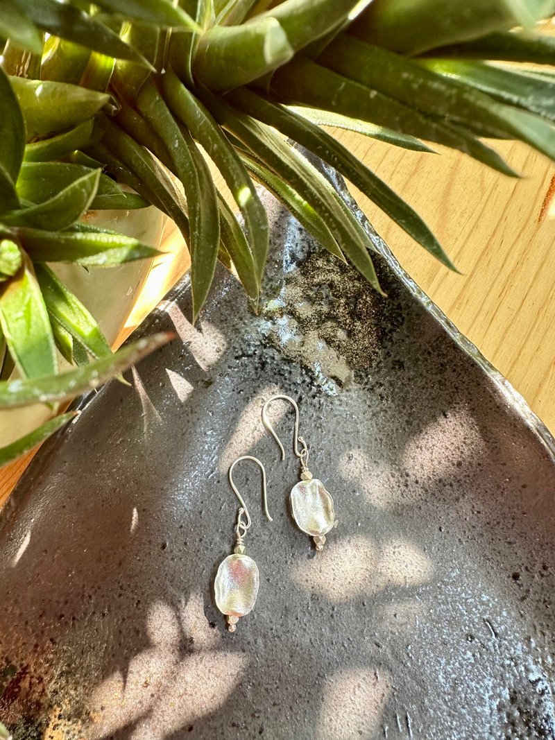 Sterling silver round hook earrings - 耳環/耳夾/耳骨夾 - 純銀 銀色
