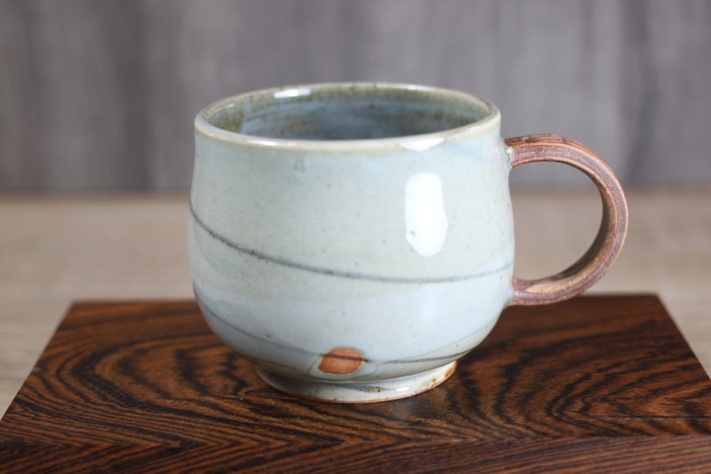 [Gift for personal use] Handmade pottery celadon twisted mug mug with slow fire elegance and natural glaze joint model - แก้วมัค/แก้วกาแฟ - ดินเผา 