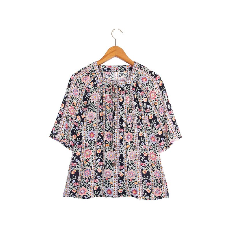[Egg plant ancient] powder color flower printing ancient shirt - เสื้อเชิ้ตผู้หญิง - เส้นใยสังเคราะห์ หลากหลายสี