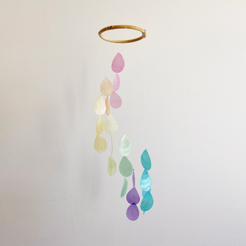 DIY-KIT | London Xyl.-Raindrop-Rainbow | Shell Wind Chime Mobile | #0-448 - อื่นๆ - เปลือกหอย หลากหลายสี