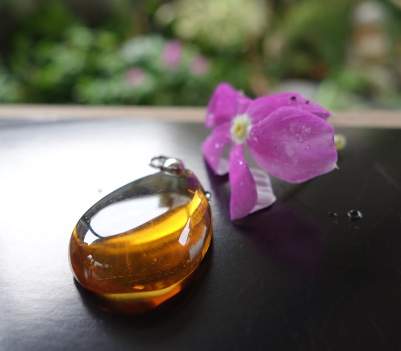 天然琥珀 Amber 蜜蠟 緬甸金珀3.17克 原石 藍珀 波羅的海 吊墜 - 吊飾/掛飾 - 半寶石 黃色