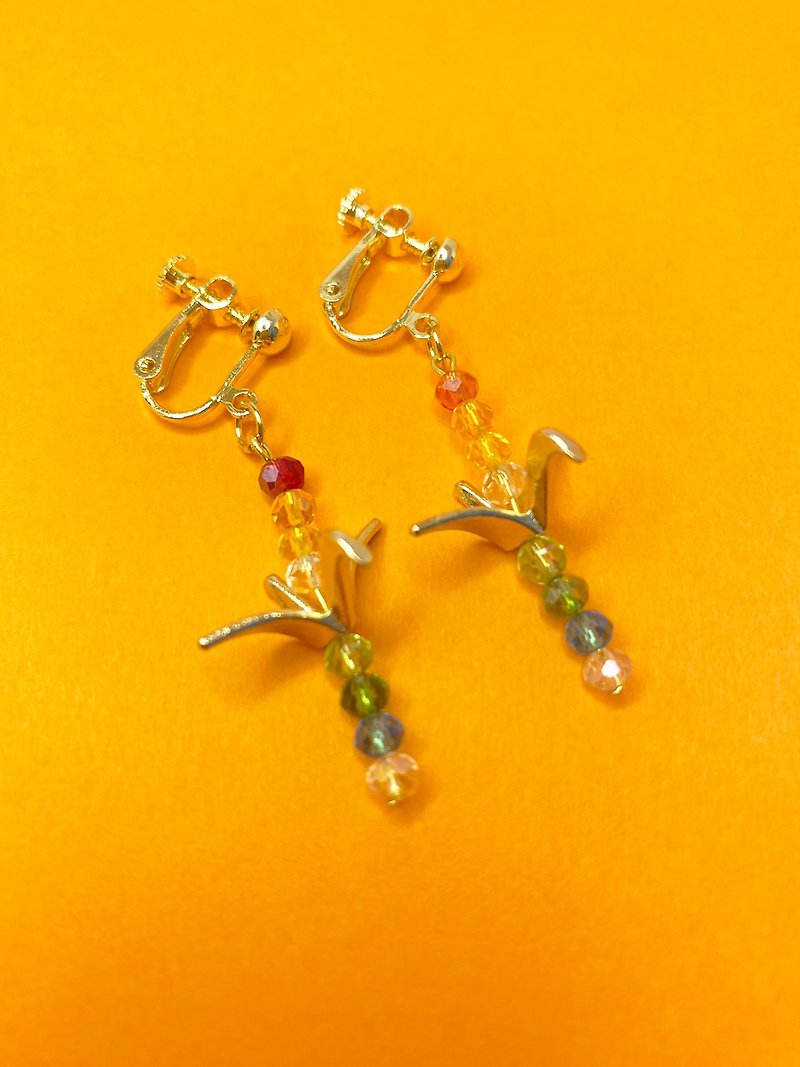 【美珠可客製化】七彩金紙鶴 串珠 夾式耳環 - 耳環/耳夾 - 其他材質 橘色