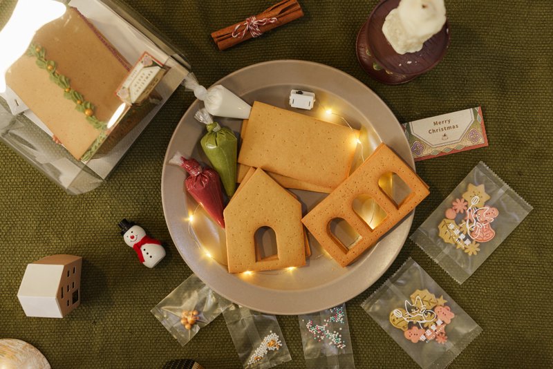 【Fast Shipping】Alice's Gingerbread House Kit - Sparkling Gingerbread House - Handmade Cookies - Other Materials 