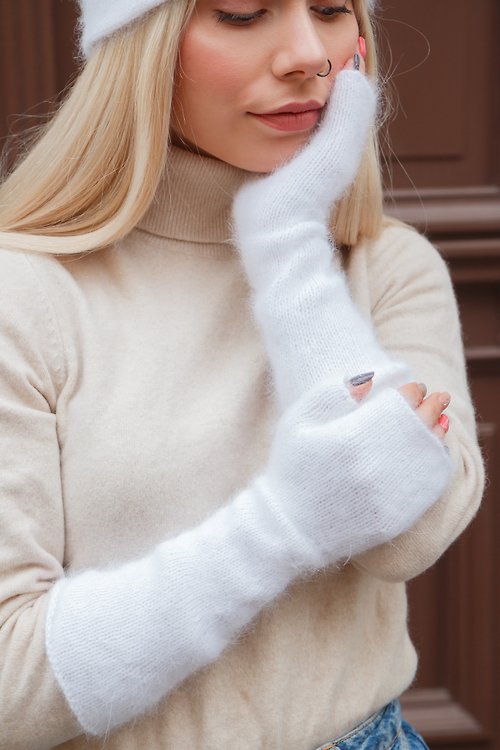 GemKnitDesign Angora white fingerless. Fluffy knit arm warmers