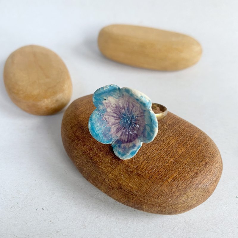 Flower Ring / handmade ceramic - リング・指輪 - 陶器 多色