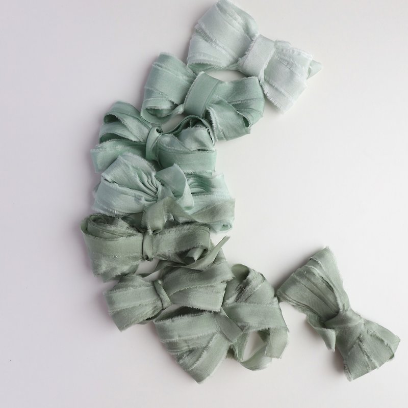 Hand Dyed Silk Ribbons / Set of 8 / Silk Bundles - วัสดุห่อของขวัญ - ผ้าไหม สีเขียว