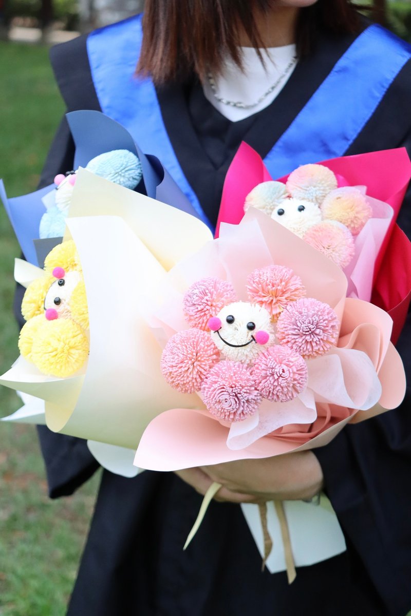 Healing Smiley Ping Pong Chrysanthemum Graduation Dried Flower Bouquet - Dried Flowers & Bouquets - Plants & Flowers Multicolor