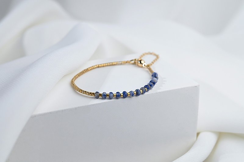 Magnetic buckle bracelet / blue aventurine / JIEGEM sister's jewelry - Bracelets - Gemstone Blue