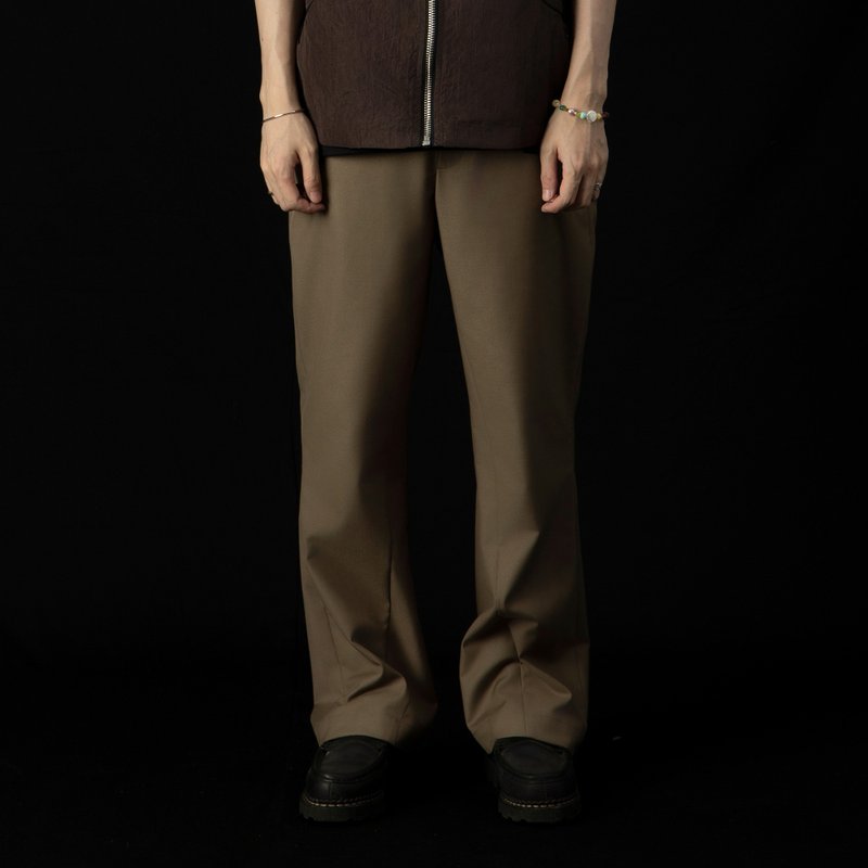 Slanted cut slightly flared trousers Anti-wrinkle drape slim suit fabric simple trousers - กางเกง - ไฟเบอร์อื่นๆ สีกากี