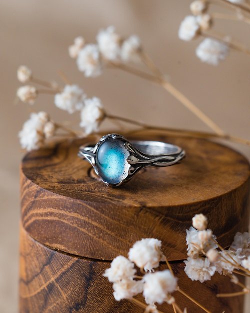 Cobali Treasure Labradorite engagement ring Anuu | sterling silver leaf ring | nature jewelry