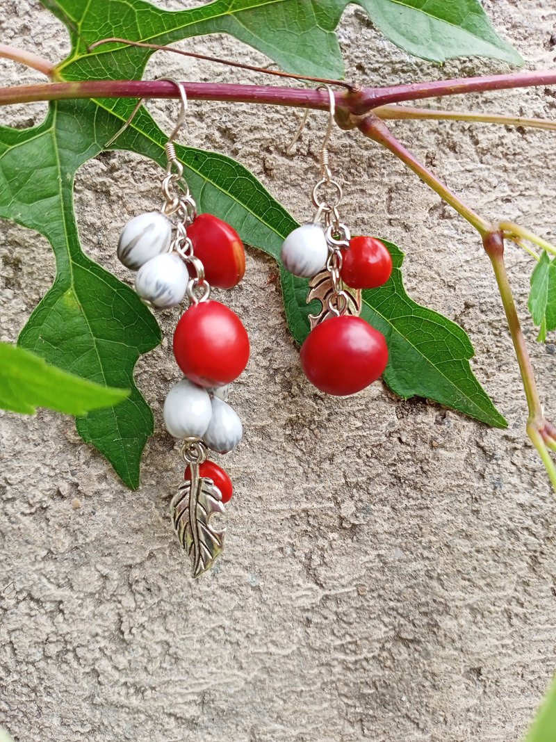 Red love, deep white love -- colorful seed earrings - ต่างหู - พืช/ดอกไม้ สีแดง