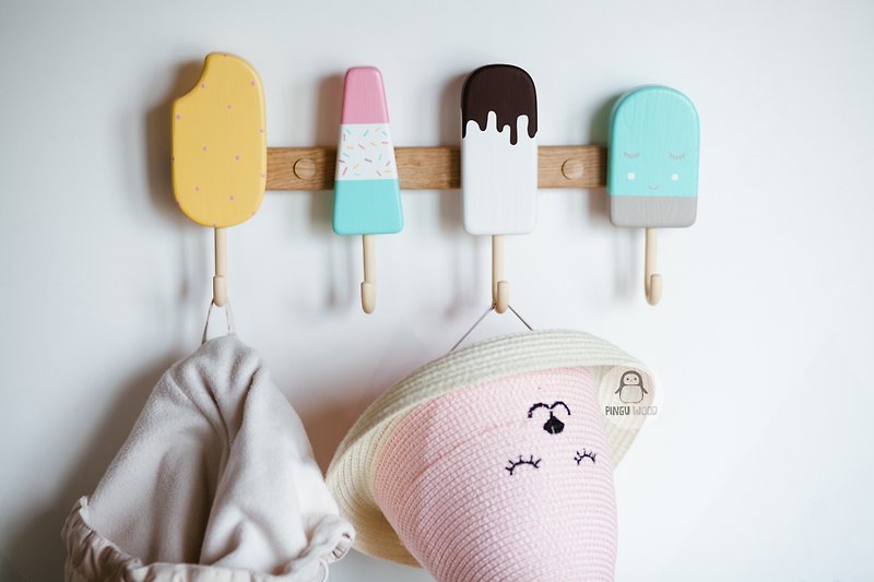 Clothes and towel hanger for nursery with wooden ice cream hooks - เฟอร์นิเจอร์เด็ก - ไม้ 