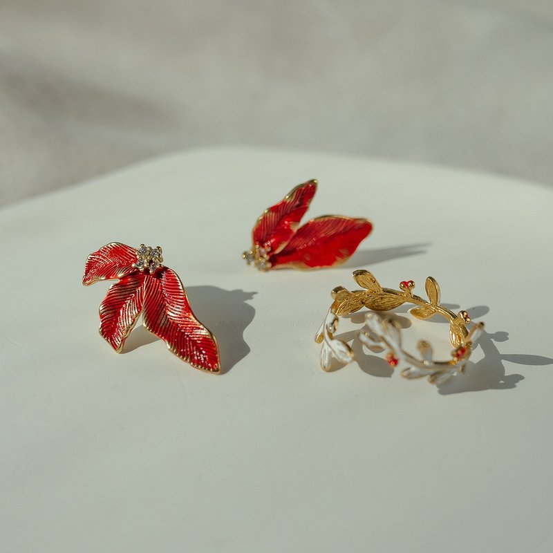 [Christmas Gift Box] For Christmas | Red * Christmas red earrings mistletoe ring - Earrings & Clip-ons - Copper & Brass Red