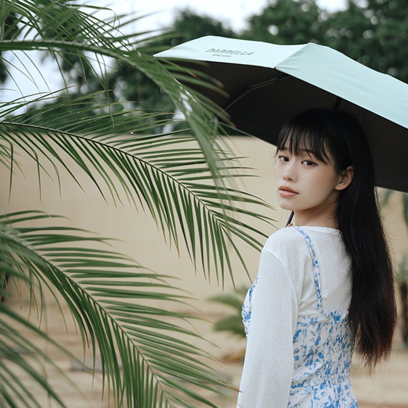 純色三折輕量傘 便攜 防曬 抗風 晴雨兩用傘 黑膠折疊傘-灰湖綠 - 雨傘/雨衣 - 防水材質 