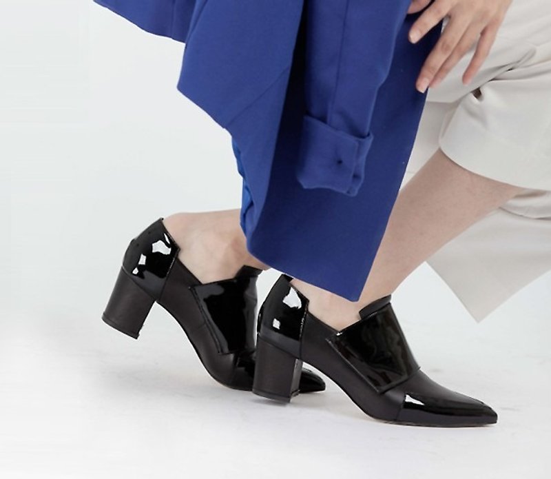 Block face cut devil sticky design leather thick high heels bright skin black - Sandals - Genuine Leather Black