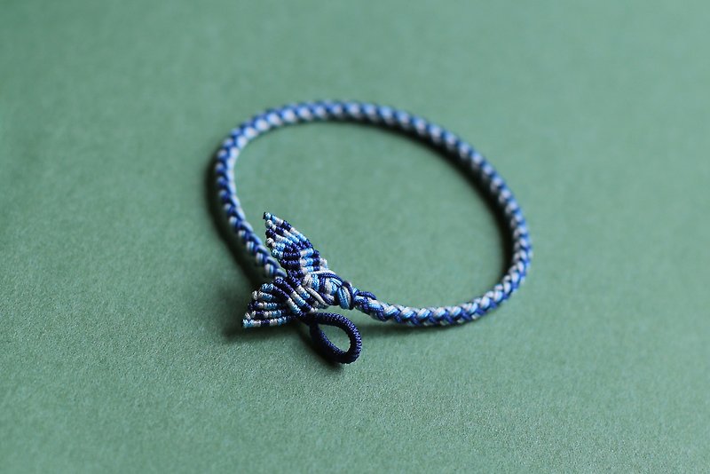 One dyed finger handmade rope | dragon scale lucky hand rope bracelet | gradient color - สร้อยข้อมือ - วัสดุอีโค สีน้ำเงิน
