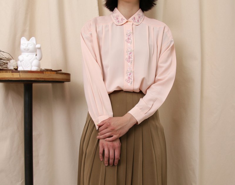 Back to Green- 日和襯衫 刺繡小花紋 vintage shirt - 女襯衫 - 絲．絹 