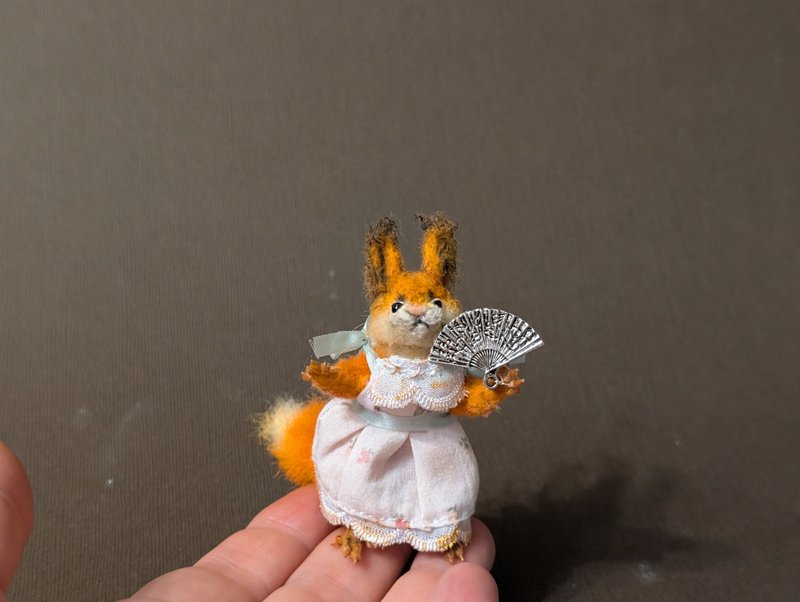 Beautiful squirrel. 5,5 cm. Crocheted - 玩偶/公仔 - 其他材質 橘色