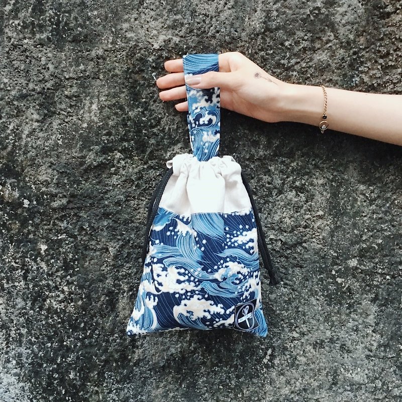 Bunch bag / Ukiyo-e surf - Handbags & Totes - Cotton & Hemp Blue