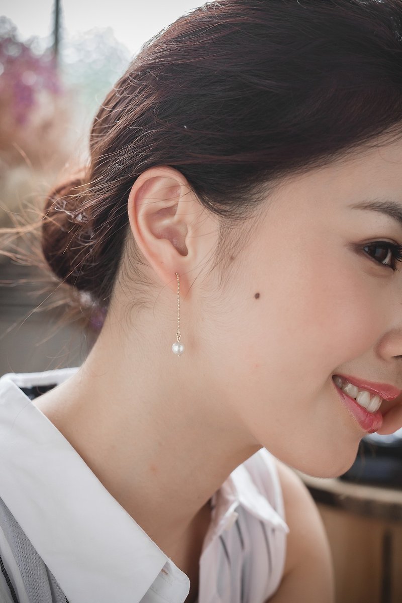 Cotton pearl earrings [needle long version earrings] - ต่างหู - โลหะ สีทอง