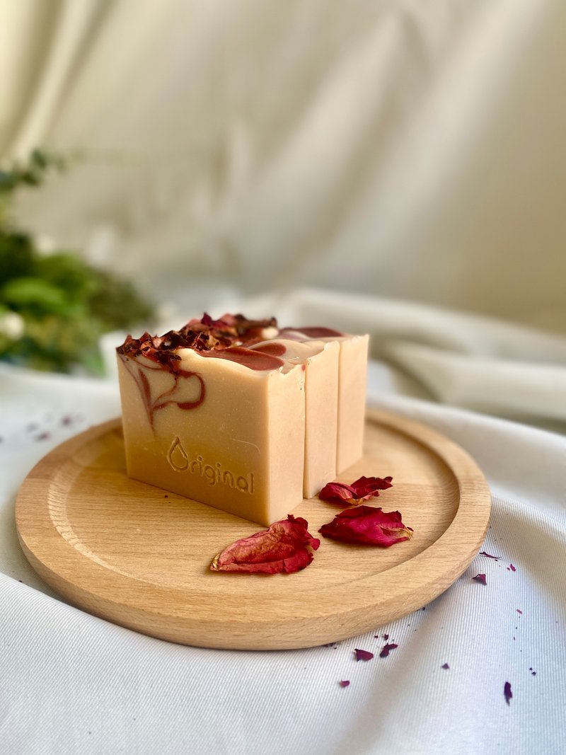 Rose Hazelnut Skin Beauty Soap/Moisturizing Hazelnut Oil. Rose Virgin Olive Soaked Oil - ครีมอาบน้ำ - พืช/ดอกไม้ สีแดง