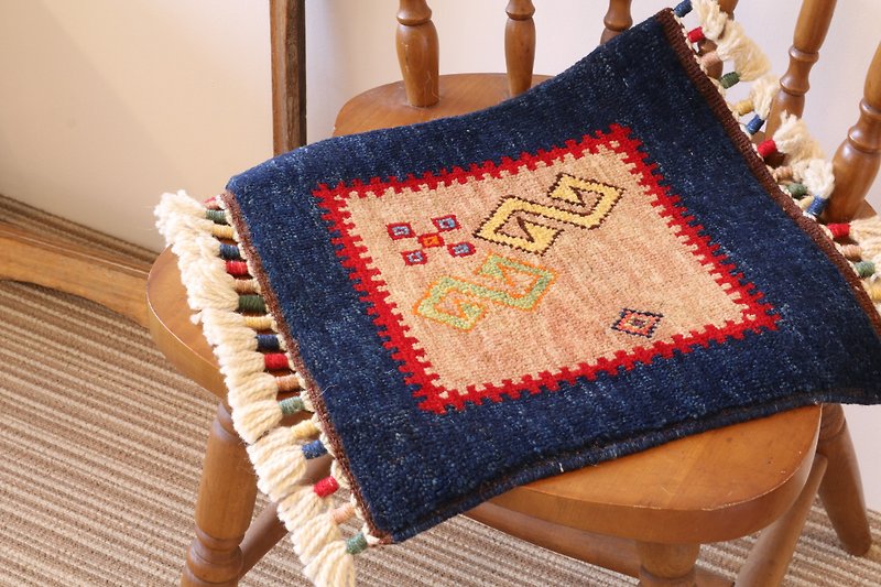 Hand-woven carpet cushion size wool and plant dyeing beige × navy - ผ้าห่ม - วัสดุอื่นๆ สีน้ำเงิน
