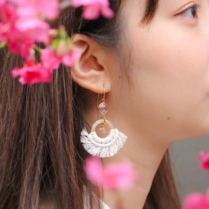[Unique Joint Model] Flower Glass Braided Tassel Earrings Sakura Fubuki