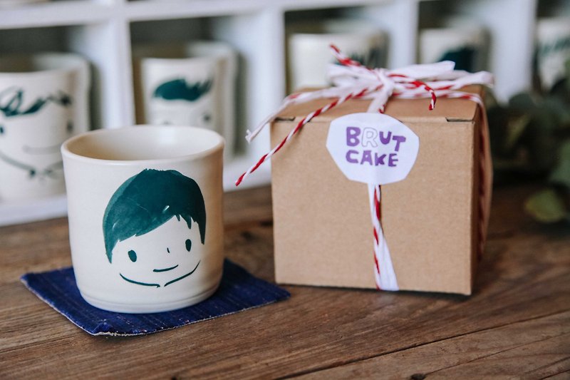 Brut Cake handmade ceramic – smiley face mug 240ml (12) , hand drawn face pottery cup. A great gift idea !