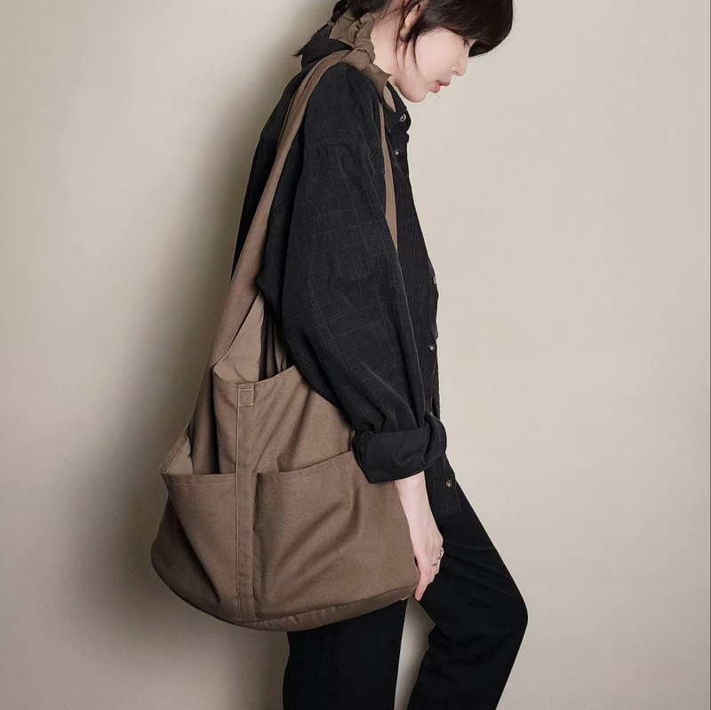 KHAKI HOBO BAG 咖棕色打結旅行漂流人包 - 側背包/斜背包 - 棉．麻 