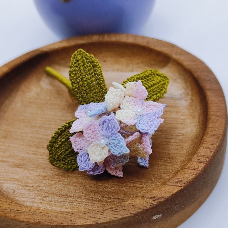 鉤針編織繡球花胸針微鉤飾品 手作 耳環 手工 花束 編織 刺繡 - 胸針 - 棉．麻 粉紅色