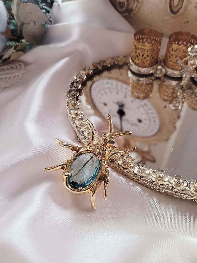 American Western antique jewelry / large beetle clear sapphire brooch / vintage jewelry brooch - เข็มกลัด/พิน - โลหะ 