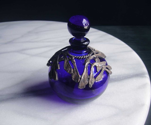 Old Time OLD-TIME] Early second-hand European style blue glass perfume  bottle - Shop OLD-TIME Vintage & Classic & Deco Items for Display - Pinkoi