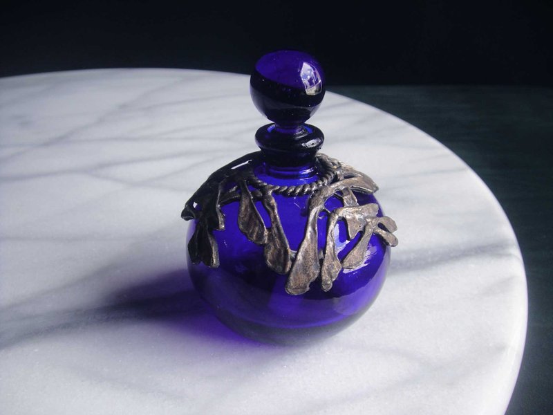 [Old Time OLD-TIME] Early second-hand European style blue glass perfume bottle - ของวางตกแต่ง - วัสดุอื่นๆ 