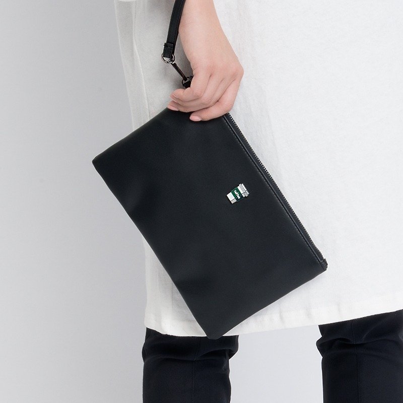 KIITOS moment series flat leather clutch - Mug - กระเป๋าคลัทช์ - หนังแท้ สีดำ