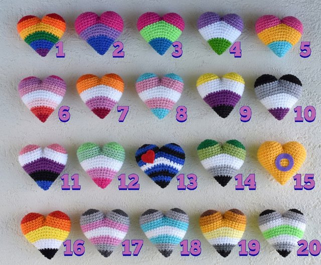 プライドぬいぐるみ/レインボーハートのかぎ針編みクマ/LGBTQプライド