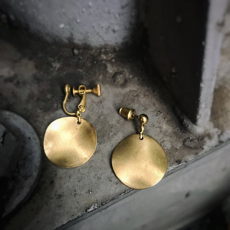 Designed copper earrings (optional clip or ear) *Store for a single price - ต่างหู - ทองแดงทองเหลือง สีทอง