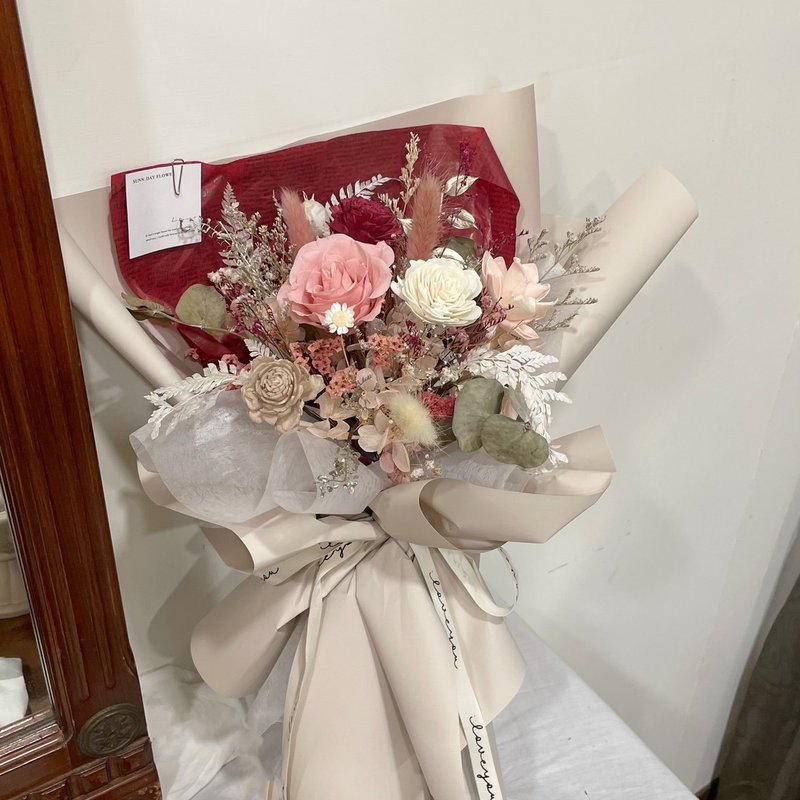 【永生花束】鮭魚粉 奶茶色 告白花束 情人節花束 畢業花束 紀念 - 乾燥花/永生花 - 植物．花 