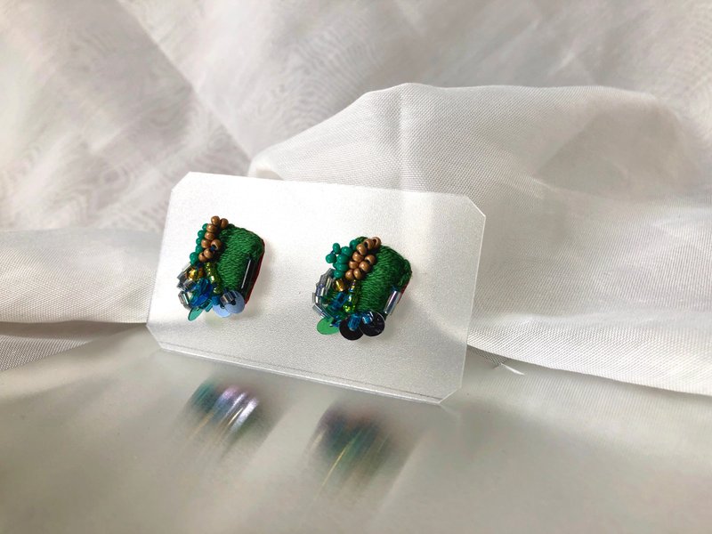 Disco Rhapsody-Rich Green // Paired · Hand-stitched Embroidered Earrings - ต่างหู - งานปัก สีเขียว