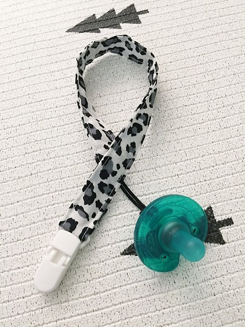 Hairmo Personalized Leopard Print Nipple Chain/Handkerchief Clip/Toy Chain-Black - ผ้ากันเปื้อน - ผ้าฝ้าย/ผ้าลินิน สีดำ