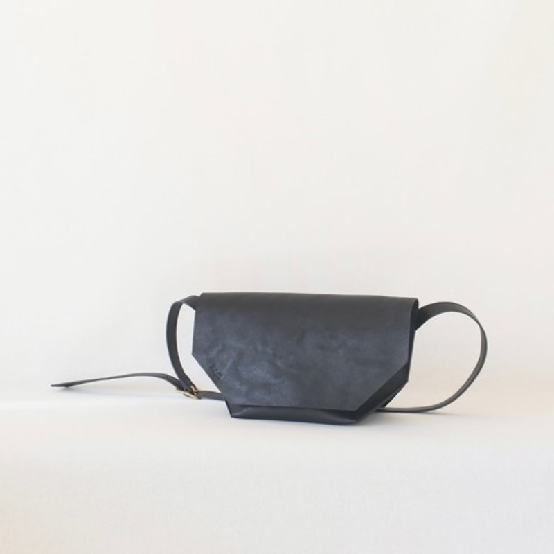 Leather Sacoche [8va octave Bb] Single piece of leather - Messenger Bags & Sling Bags - Genuine Leather Black