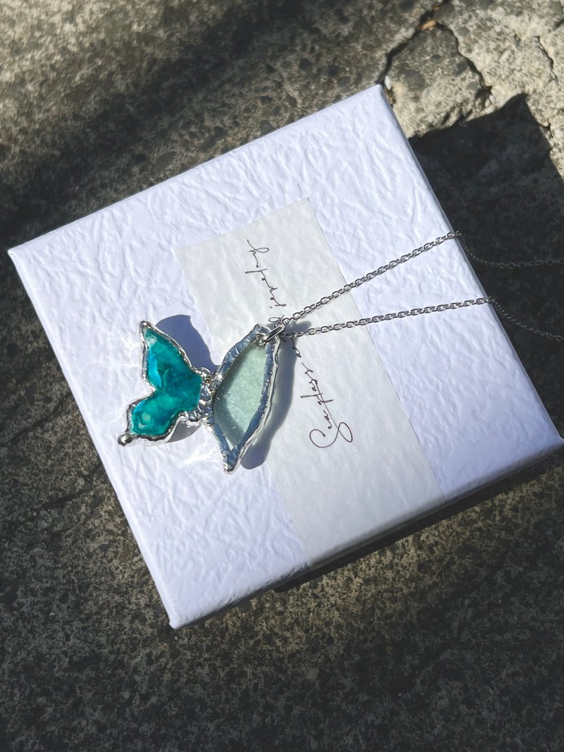 sea glass inlaid necklace - สร้อยคอ - แก้ว สีน้ำเงิน