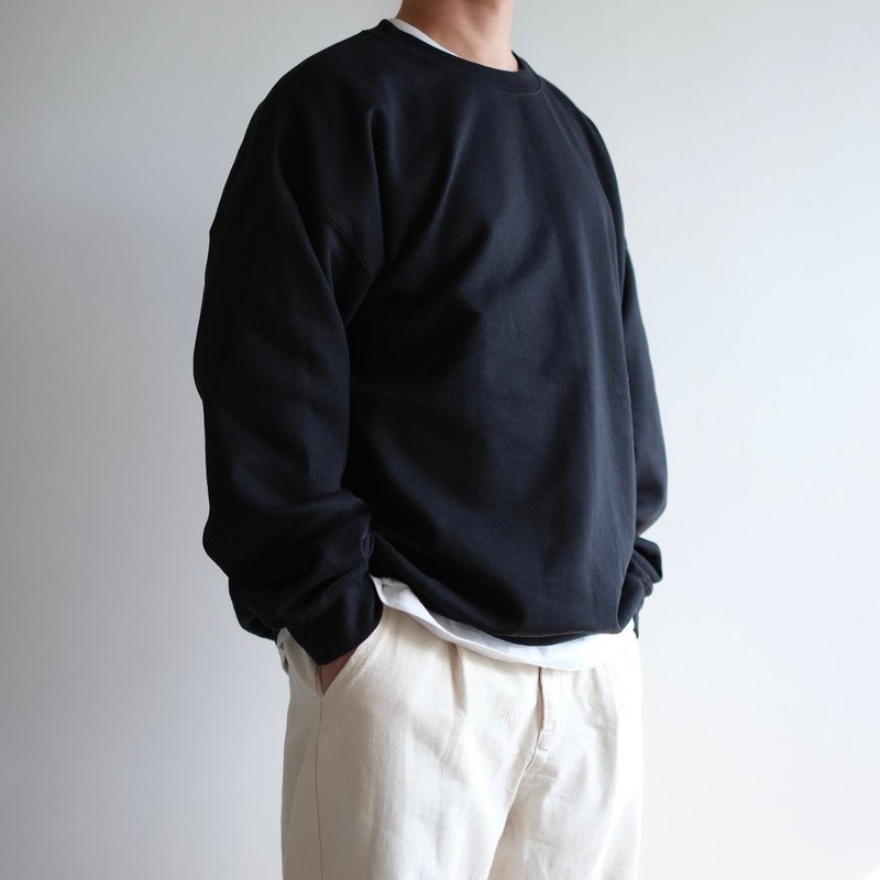 big silhouette  sweatshirt / black / plain / hand embroidery / unisex - 帽T/大學T - 棉．麻 黑色