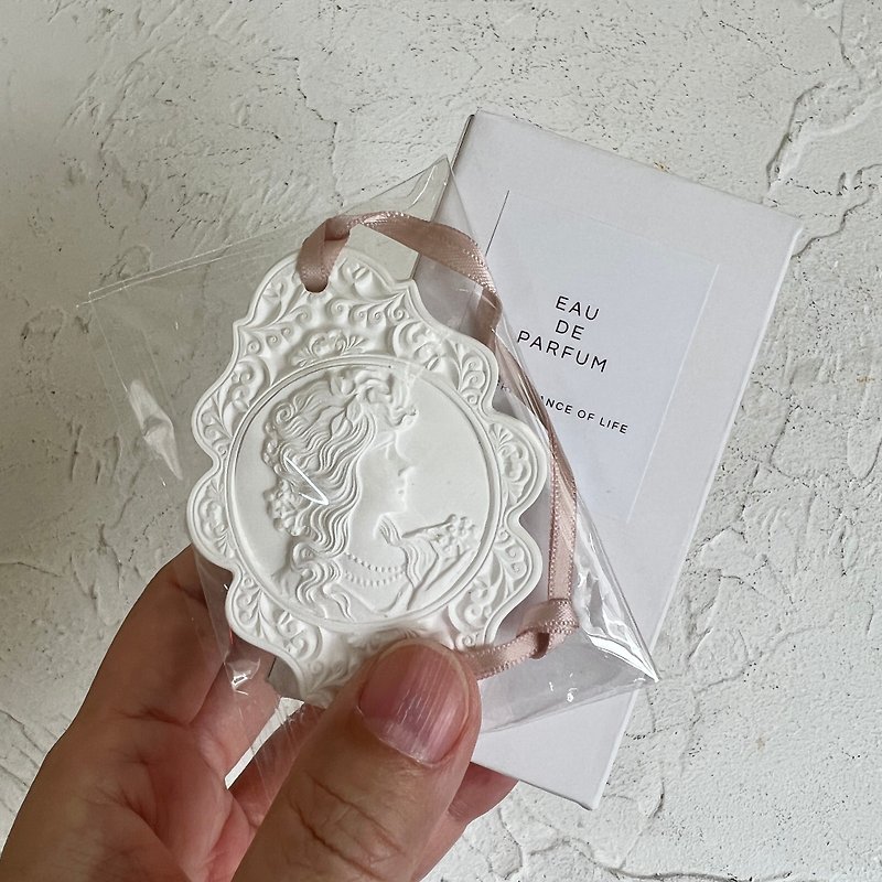 Lianlian フレンチポケットレリーフ石膏ディフューザータブレット (拡散石) - 2 個 - 純白、無香料 - 置物 - その他の素材 ホワイト