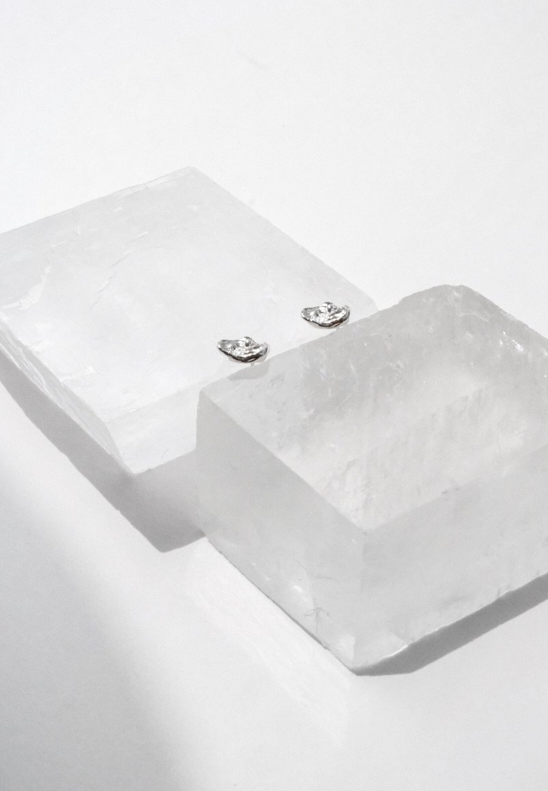 The Ripple Earring 小湖泊耳飾 - 耳環/耳夾/耳骨夾 - 純銀 銀色