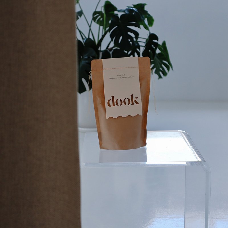 【24小時出貨】英國dook夏日時光透亮浴鹽 - 沐浴乳/沐浴用品 - 精油 紫色