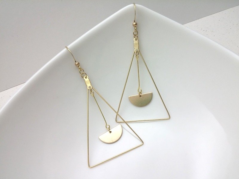 Brass earrings triangle triangular half ear hook - ต่างหู - โลหะ สีทอง