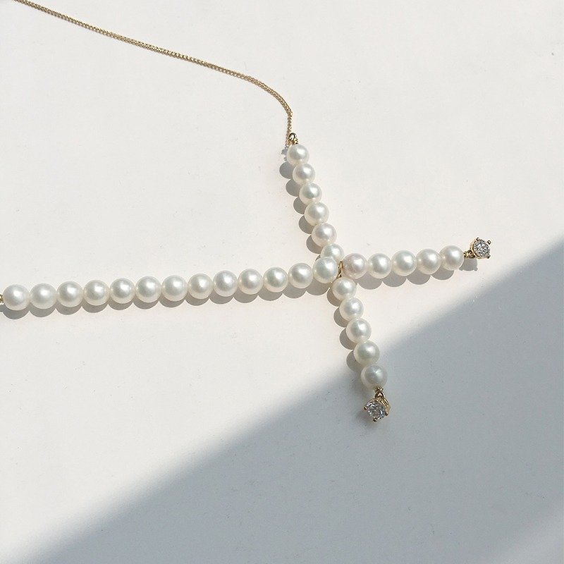 MissQueenyパーソナリティクロス天然真珠のネックレス - ネックレス - 金属 ホワイト
